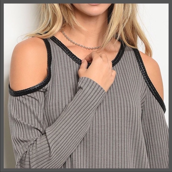 ❄️COLD SHOULDER CHARCOAL GRAY TOP WITH BLACK TRIM - Picture 4 of 5
